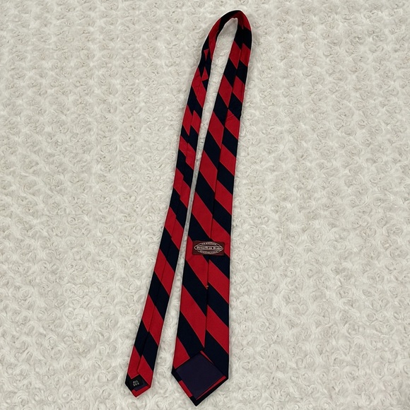 JOHNATHAN LAKE TRADITIONAL DISTINCTION TIE! 100% Silk. The perfect Power Tie. - Picture 4 of 7